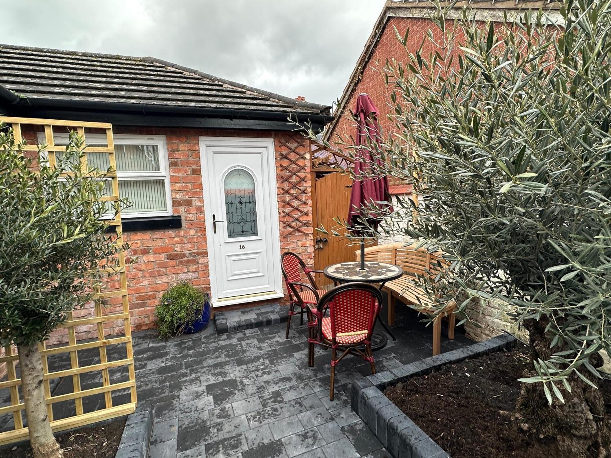 Chester House Guest House Ngoại thất bức ảnh Olive trees in the UK