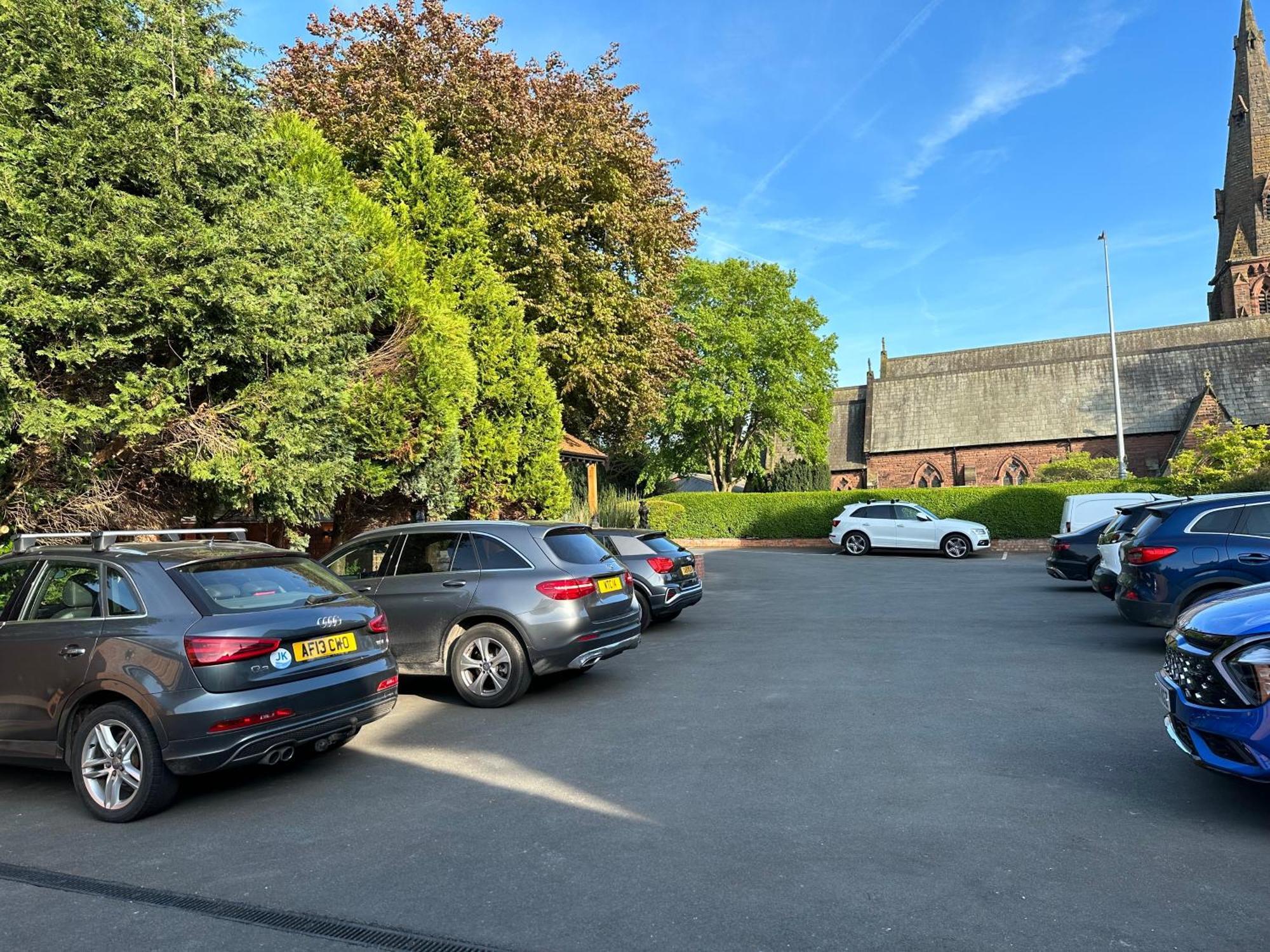Chester House Guest House Ngoại thất bức ảnh The car park at St. Mary's Church, Macclesfield